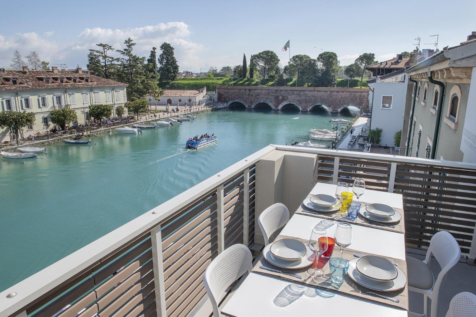 Palazzo Cordigero - Apartments Peschiera del Garda Exterior photo